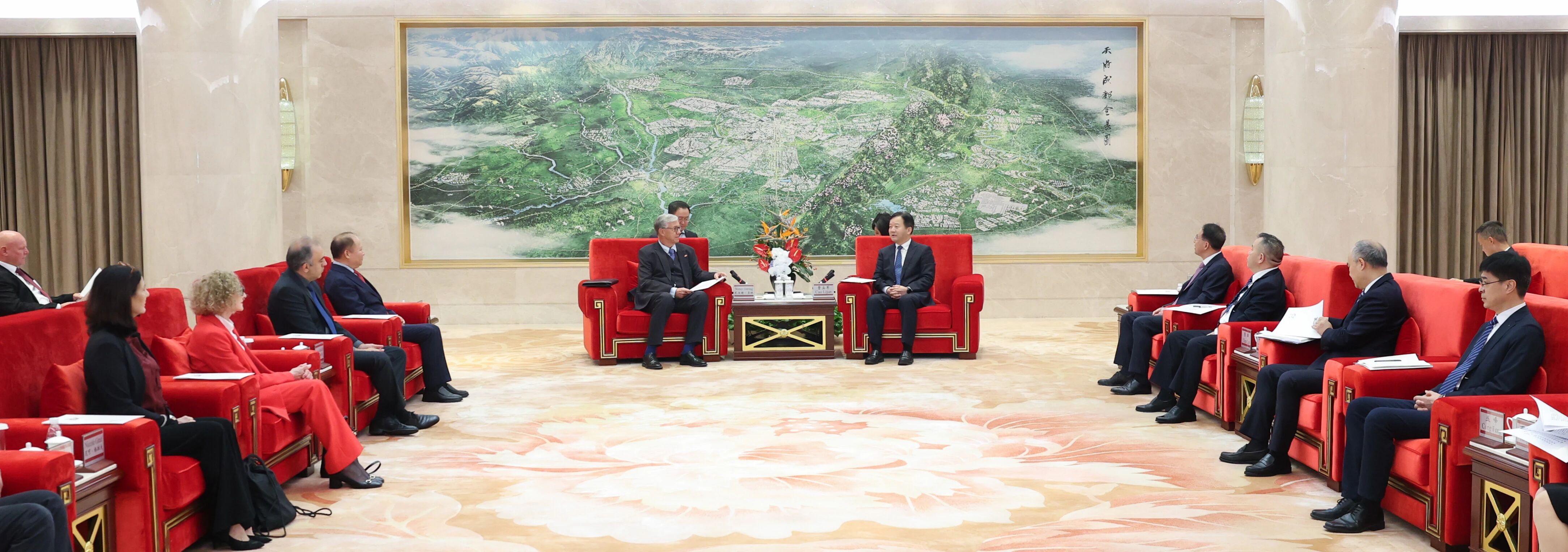 曹立军会见德国新能源与装备智造中小企业考察团